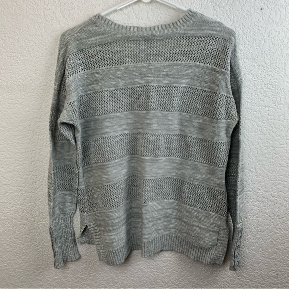 Vanity Womens Snap Cuffs Crew Neck Crocheted Sweater Gray Size Medium - Picture 2 of 10